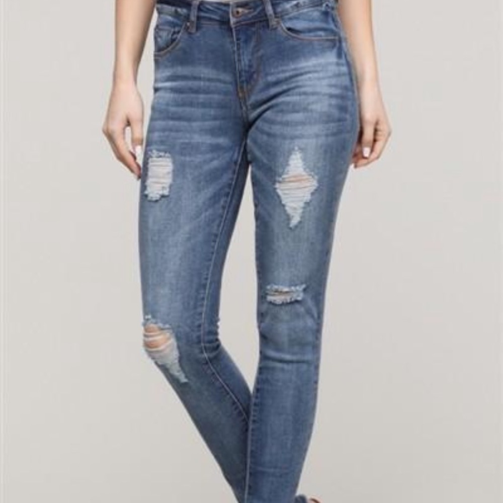 Distressed jeans❤️